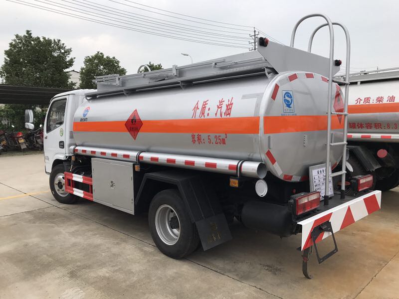 5吨运油车图片 5吨运油车图片