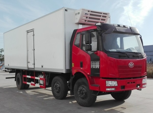 国五解放J6小三轴8.7米冷藏车