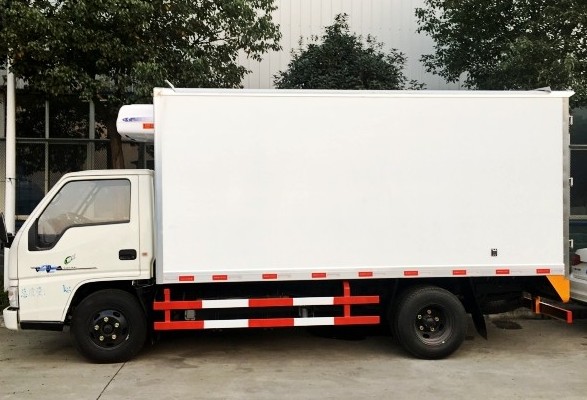 江铃新顺达4.15米冷藏车