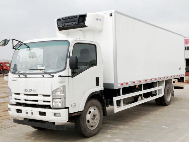 庆铃五十铃700P单排6.8米冷藏车
