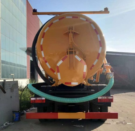 东风多利卡D9 10-12方吸污车