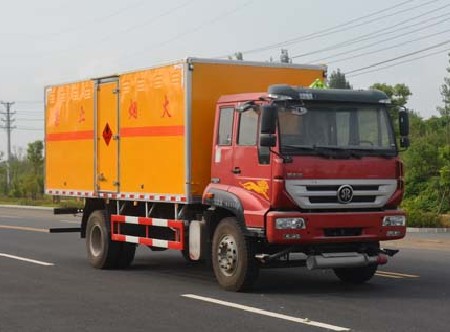 重汽斯太尔6.1米易燃液体厢式运输车