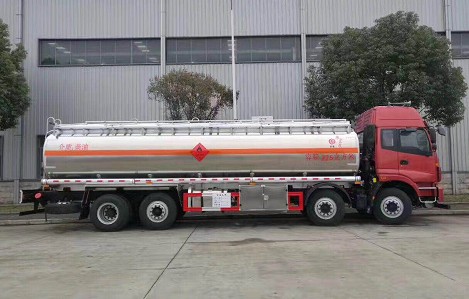 福田欧曼前四后六24吨铝合金油罐车