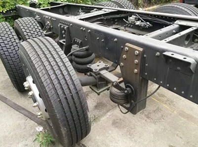 锡宇牌8X2东风T5空气悬挂运油车图片 锡宇牌8X2东风T5空气悬挂运油车图片