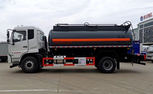 SCS5180GFWDFH型腐蚀性物品罐式运输车图片 SCS5180GFWDFH型腐蚀性物品罐式运输车图片
