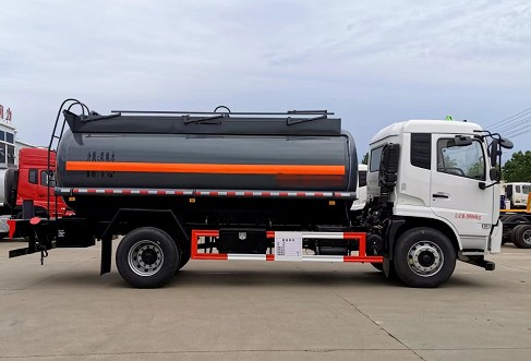 SCS5180GFWDFH型腐蚀性物品罐式运输车图片 SCS5180GFWDFH型腐蚀性物品罐式运输车图片