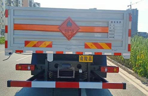 东风天锦小三轴(6x2)气瓶运输车 东风天锦小三轴(6x2)气瓶运输车