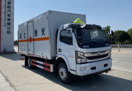 国六东风凯普特5.15米三类易燃液体厢式运输车_湖北楚胜汽车