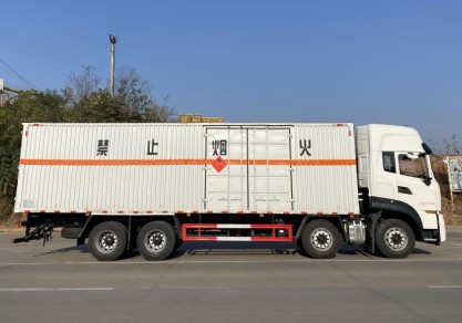 国六东风天龙9.4米易燃液体危险品厢式运输车_湖北楚胜汽车