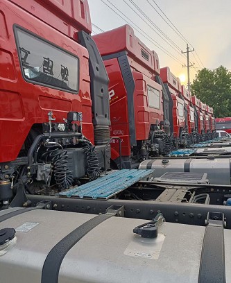 库存解放J6P双驱牵引车 库存解放J6P双驱牵引车