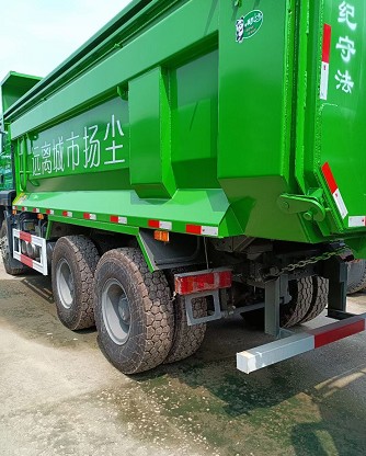 库存重汽汕德卡后八轮渣土车 库存重汽汕德卡后八轮渣土车