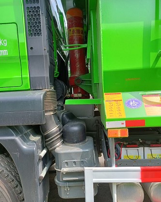 库存重汽汕德卡后八轮渣土车 库存重汽汕德卡后八轮渣土车