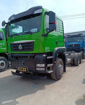 库存重汽汕德卡后八轮渣土车 库存重汽汕德卡后八轮渣土车