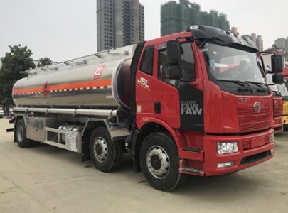 力神牌解放J6前四后四铝合金油罐车 力神牌解放J6前四后四铝合金油罐车