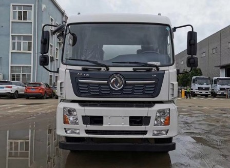 SCS5250GPGDFH型东风天锦小三轴普通液体运输车 SCS5250GPGDFH型东风天锦小三轴普通液体运输车
