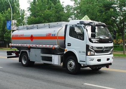 国六东风福瑞卡8.6方运油车 国六东风福瑞卡8.6方运油车