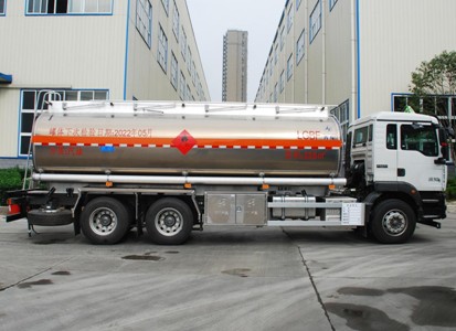 国六重汽汕德卡23.6方铝合金运油车 国六重汽汕德卡23.6方铝合金运油车