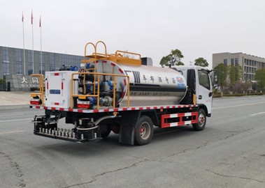 4.2立方智能型沥青洒布车 4.2立方智能型沥青洒布车