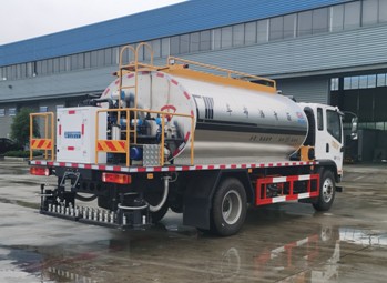 9.3立方解放智能型沥青洒布车 9.3立方解放智能型沥青洒布车