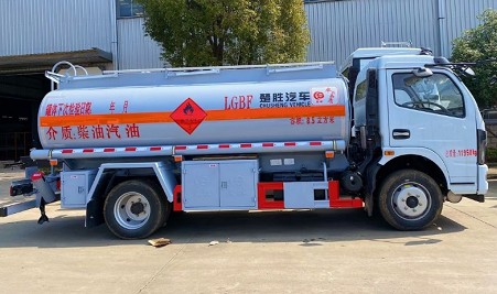 国六东风8吨油罐车 国六东风8吨油罐车