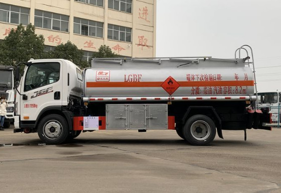国六解放(J6F)7吨油罐车|加油车 国六解放(J6F)7吨油罐车|加油车