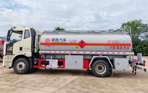 解放J6L单桥10吨油罐车