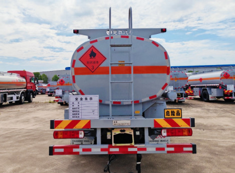 解放J6L单桥10吨油罐车
