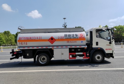重汽豪沃10方加油车_重汽豪沃8吨加油车_专威牌HTW5127GJYZ6Q型加油车 重汽豪沃10方加油车_重汽豪沃8吨加油车_专威牌HTW5127GJYZ6Q型加油车