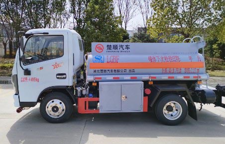 东风多利卡2.6方加油车_2吨蓝牌加油车