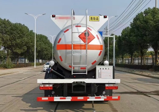东风大多利卡8.1方易燃液体罐式运输车_润知星牌SCS5120GRYEQ6型易燃液体罐式运输车 东风大多利卡8.1方易燃液体罐式运输车_润知星牌SCS5120GRYEQ6型易燃液体罐式运输车