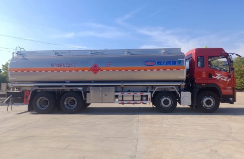 解放JK6前四后八铝合金油罐车_程力牌CL5320GYYLBWN型铝合金运油车 解放JK6前四后八铝合金油罐车_程力牌CL5320GYYLBWN型铝合金运油车