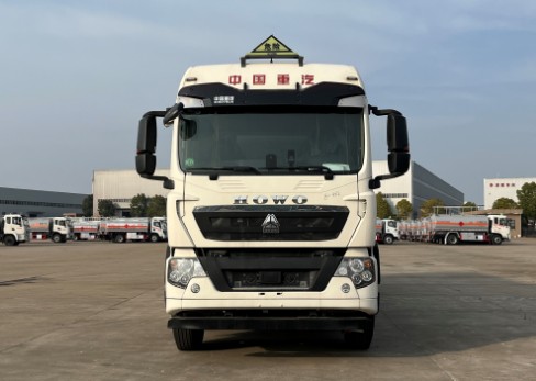重汽豪沃29.3方铝合金运油车_楚胜牌CSC5329GYYLZ6型铝合金运油车
