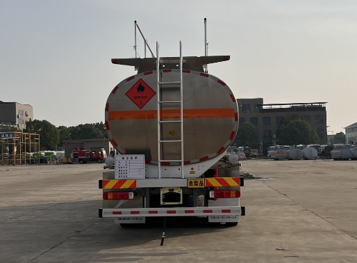 重汽豪沃29.3方铝合金运油车_楚胜牌CSC5329GYYLZ6型铝合金运油车