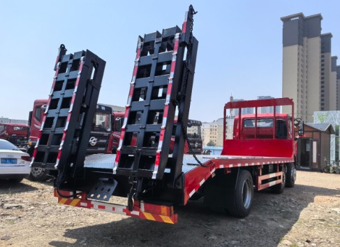 东风华神HV3小三轴平板运输车_板长9.5米平板运输车 东风华神HV3小三轴平板运输车_板长9.5米平板运输车